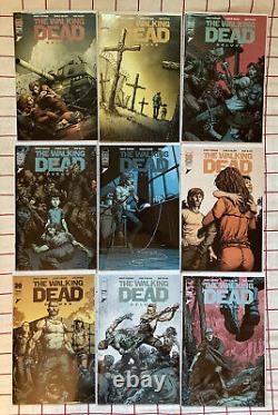 61x Issues Of The Walking Dead Deluxe Edition Comic Books Bag + Boarded & Box