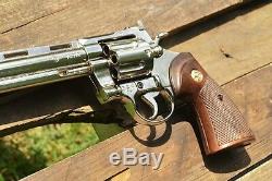 Colt Python. 357 Magnum Revolver 357 The Walking Dead Non-Firing Replica