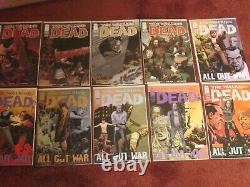 Lot of (141) The Walking Dead Comic Books with 100-193 EXMT-NM many Variations