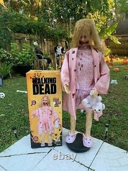 Spirit Halloween Walking Dead Animatronic 2012 AMC Morbid Zombie Girl