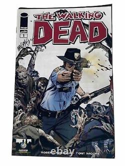 The Walking Dead #1 Wizard World Portland Comic Con! Signed Michael Golden COA