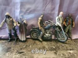 The Walking Dead Action Figure Lot HUGE 25+ pieces (Read the description)