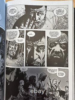 Décacheté. Le compendium en papier doré 1 et 2 de The Walking Dead en italien.