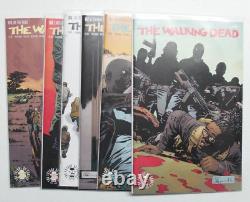 La série de bandes dessinées The Walking Dead comprend un lot de 67 numéros, allant du #116 au #193, avec des variantes pour les numéros 117, 118, 171, 191 et 192.