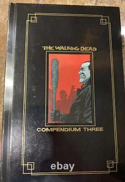 Le compendium de THE WALKING DEAD Volume 3 en reliure rigide avec feuille d'or