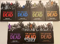 Le lot de bandes dessinées The Walking Dead en reliure rigide, volumes 1 à 7, édition Image, en très bon état.