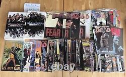 Lot de bandes dessinées The Walking Dead + Compendiums 1 & 2 Manquant 6 numéros