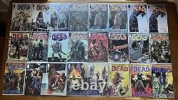 Lot de bandes dessinées et volumes de Walking Dead (99 articles répertoriés dans la description)