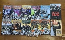 Lot de bandes dessinées et volumes de Walking Dead (99 articles répertoriés dans la description)