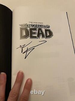 Signé par Kirkman VRAIE SIGNATURE! The Walking Dead Vol 1 Rare Édition Limitée Reliée