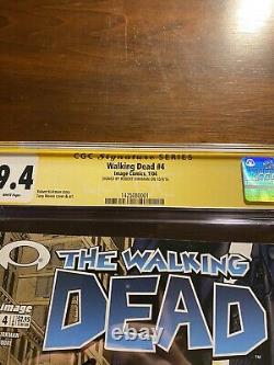 The French translation of the title would be: 'Walking Dead #4 CGC 9.4 SS Robert Kirkman'