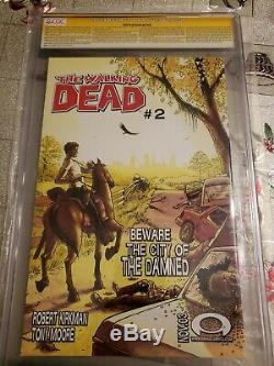 The Walking Dead # 1 Cgc 9.8 Signé Par Robert Kirkman Et Tony Moore