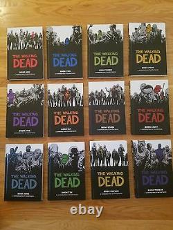 The Walking Dead Books #1-12 Hardcover Volumes. Très Excellent État
