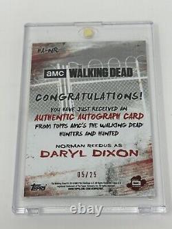 The Walking Dead Chasseurs et Chassés Norman Reedus en tant que Daryl Dixon Auto 05/25