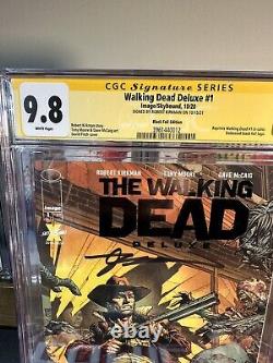 The Walking Dead Deluxe #1 Édition en feuille noire signée par Kirkman CGC 9.8