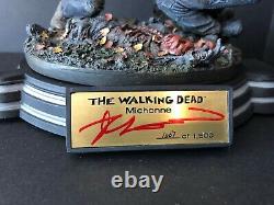 The Walking Dead Michonne Kirkman Signé Resin Statue Avec Mcfarlane Signé Coa