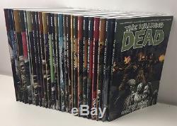 The Walking Dead Volume # 1-29 Set Complet Complet De Livres De Poche Nm / Mt Kirkman