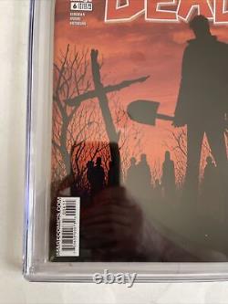 The translation of the title 'The Walking Dead 6 CGC 9.4 IMAGE COMICS' in French would be 'The Walking Dead 6 CGC 9.4 IMAGE COMICS'.