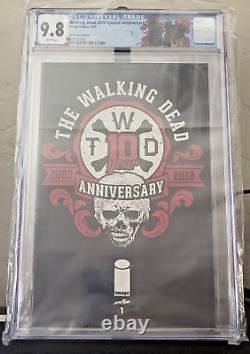 The translation of the title 'Walking Dead Special Anniversary #1 Image 2014 Black Friday CGC 9.8 TWD Header' in French is: 'Walking Dead Spécial Anniversaire #1 Image 2014 Black Friday CGC 9.8 TWD Header'