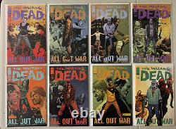The translation of the title 'Walking Dead lot #101-149 Image 49 diff with some variants 8.0 VF (2012-2015)' in French is 'Lot Walking Dead #101-149 Image 49 diff avec quelques variantes 8.0 VF (2012-2015)'.