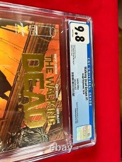 Walking Dead Deluxe #1 Gold Foil David Finch Variante Cgc 9,8 Nm/mt Image 2020