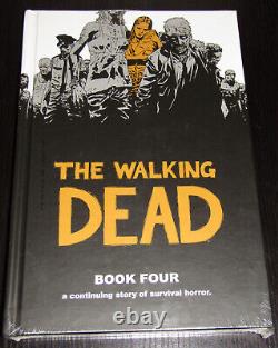 Walking Dead Livre 4 HC. Signé, #d Édition par Robert Kirkman & Charlie Adlard